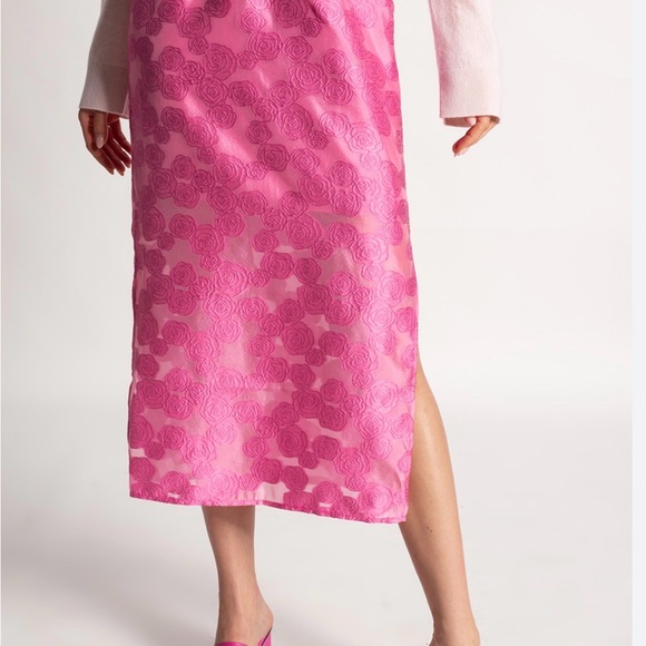 SAMSOE Dresses & Skirts - Samsoe Rosette Jacquard Bansa Pink Midi Skirt Medium